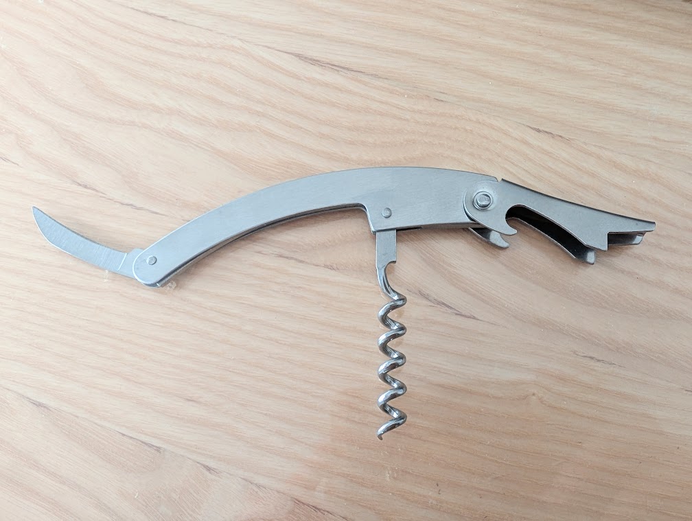 ダイソーの「ソムリエナイフ」を広げた画像